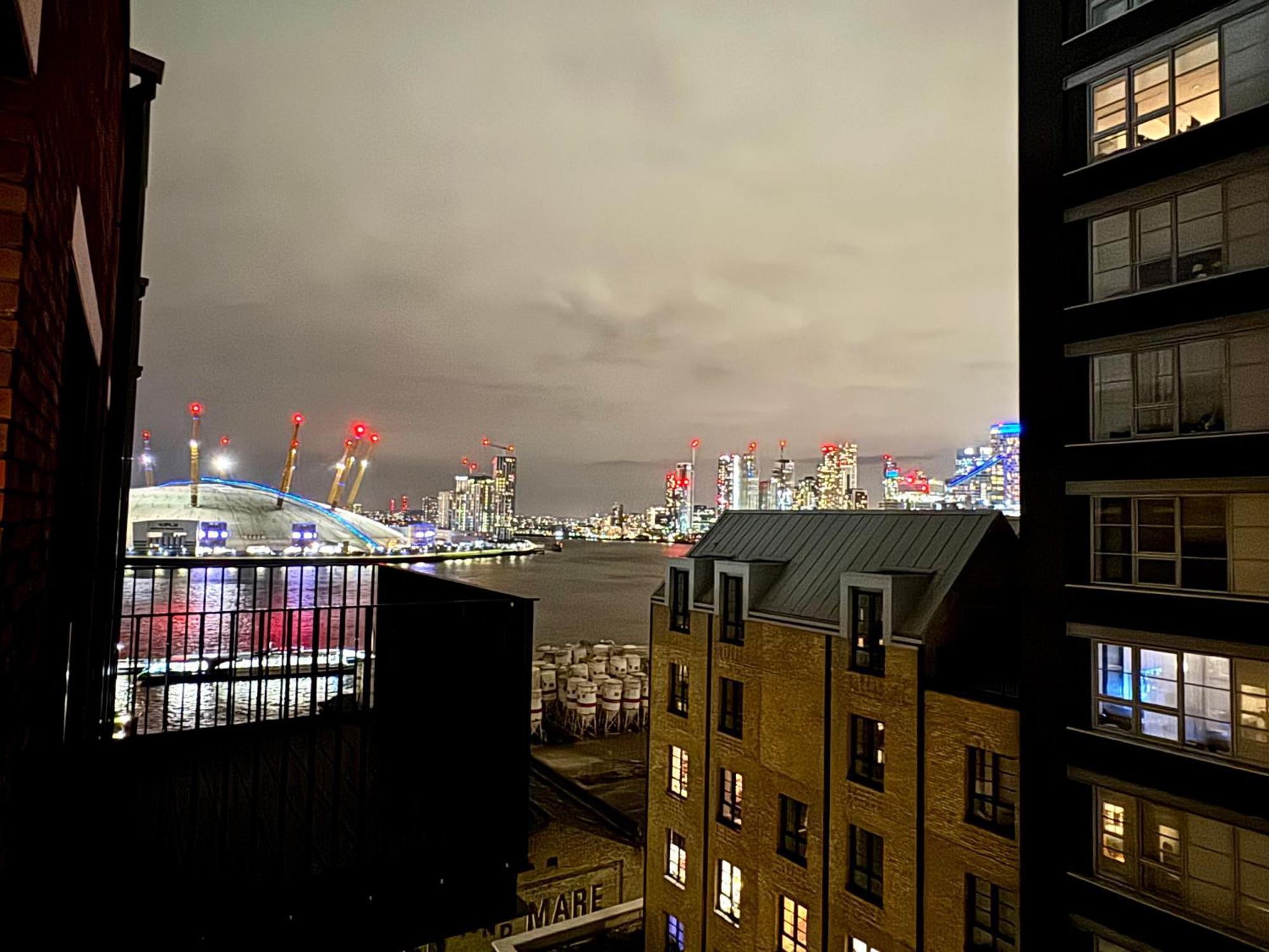 London Luxury Flat With Balcony, River View, O2 Arena, Excel, Canary Wharf, Station Apartment Ngoại thất bức ảnh