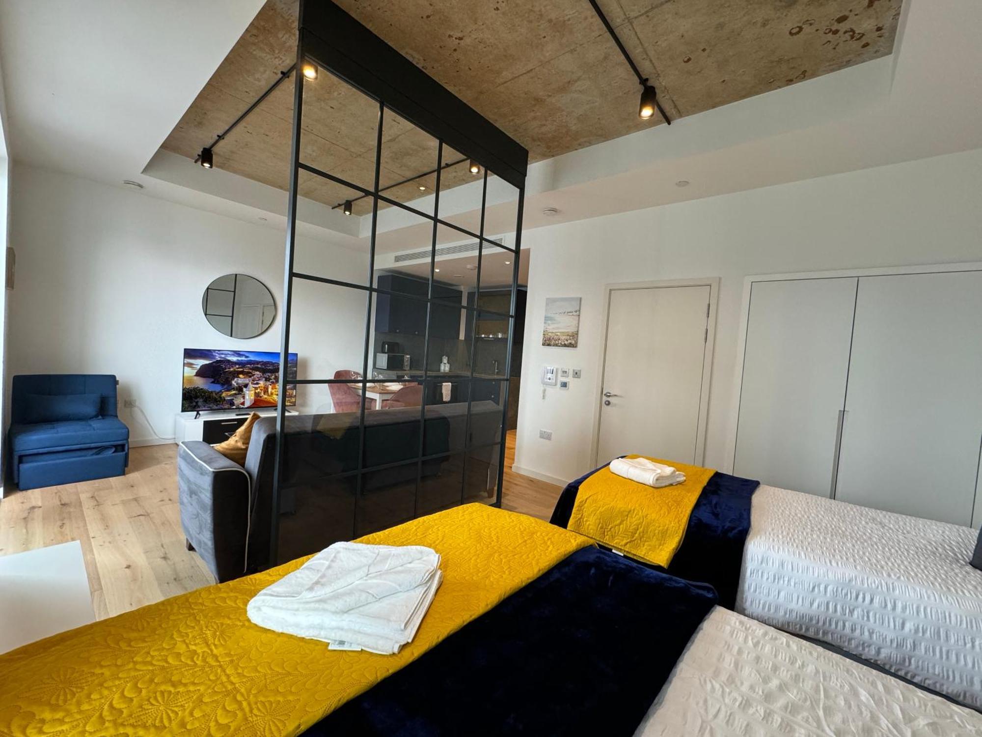 London Luxury Flat With Balcony, River View, O2 Arena, Excel, Canary Wharf, Station Apartment Ngoại thất bức ảnh