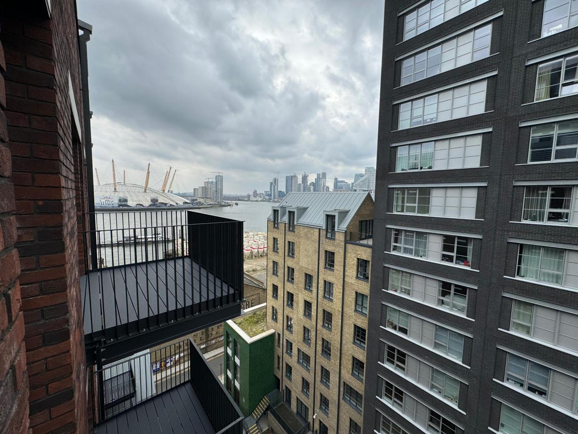 London Luxury Flat With Balcony, River View, O2 Arena, Excel, Canary Wharf, Station Apartment Ngoại thất bức ảnh